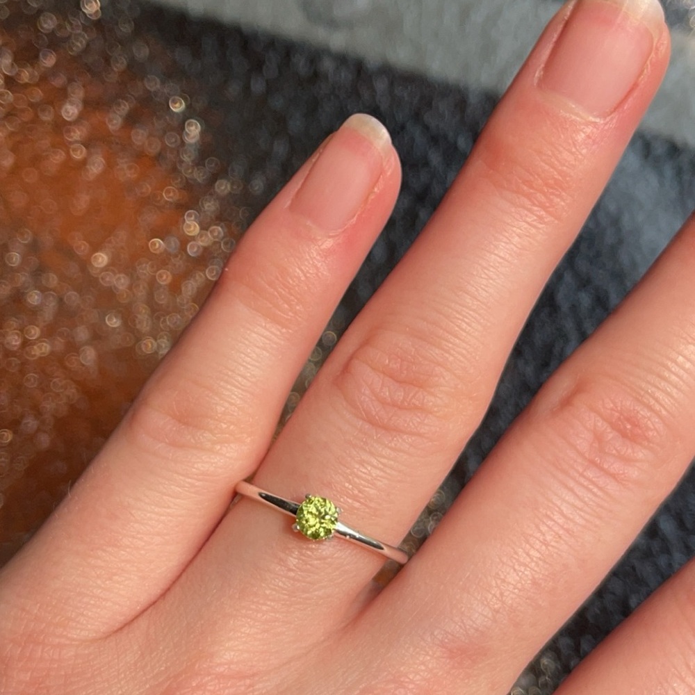 Peridot sterling silver ring size 6